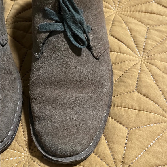Men's khaki Suede Chukka Boots - Picture 1 of 6